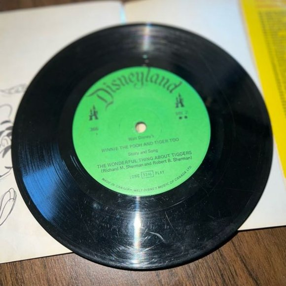 Vintage Walt Disney Winnie the Pooh and Tigger Too Book & Record - Picture 4 of 8